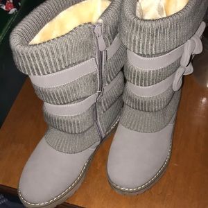 Girls grey boots